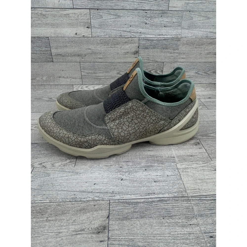 ECCO Biom Women Grey Sage Green Slip On Sneakers Crackle Pattern Sz 38 EU 7.5 US